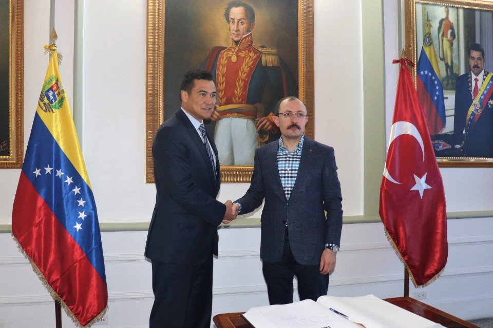 Ministro de Comercio de Türkiye llegó a Venezuela para fortalecer relaciones comerciales