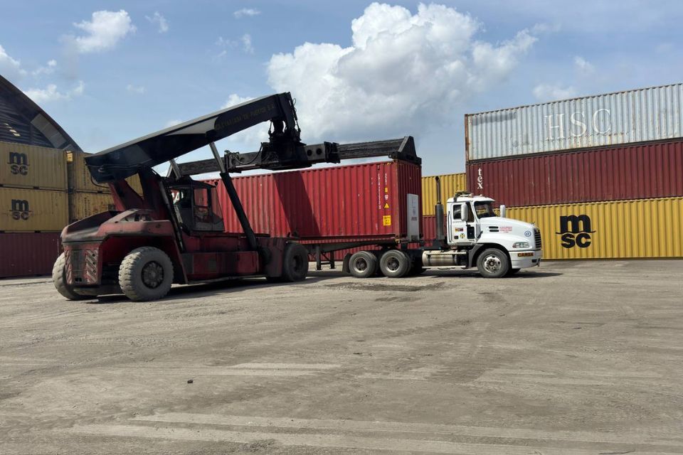 Operaciones Aduaneras impulsan el Comercio Nacional del país.