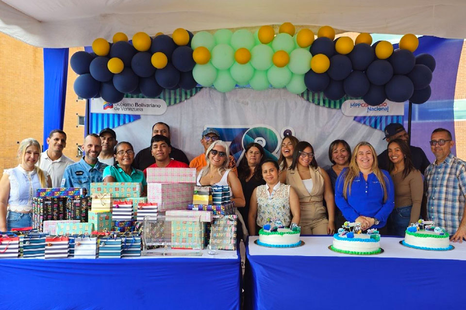 Almacenadora Caracas celebra a los cumpleañeros del primer trimestre del año