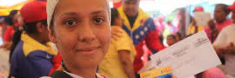 Gobierno Nacional entregó 698 tarjetas socialistas a familias vulnerables